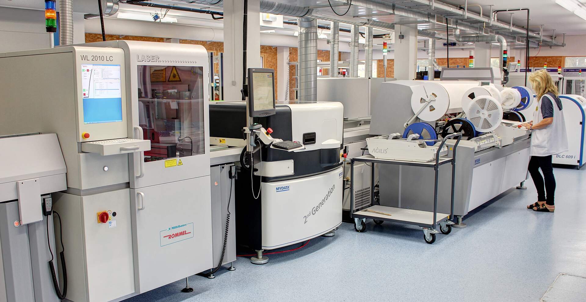 SMD Fertigung Mitarbeiterin in der SMD Fertigung
